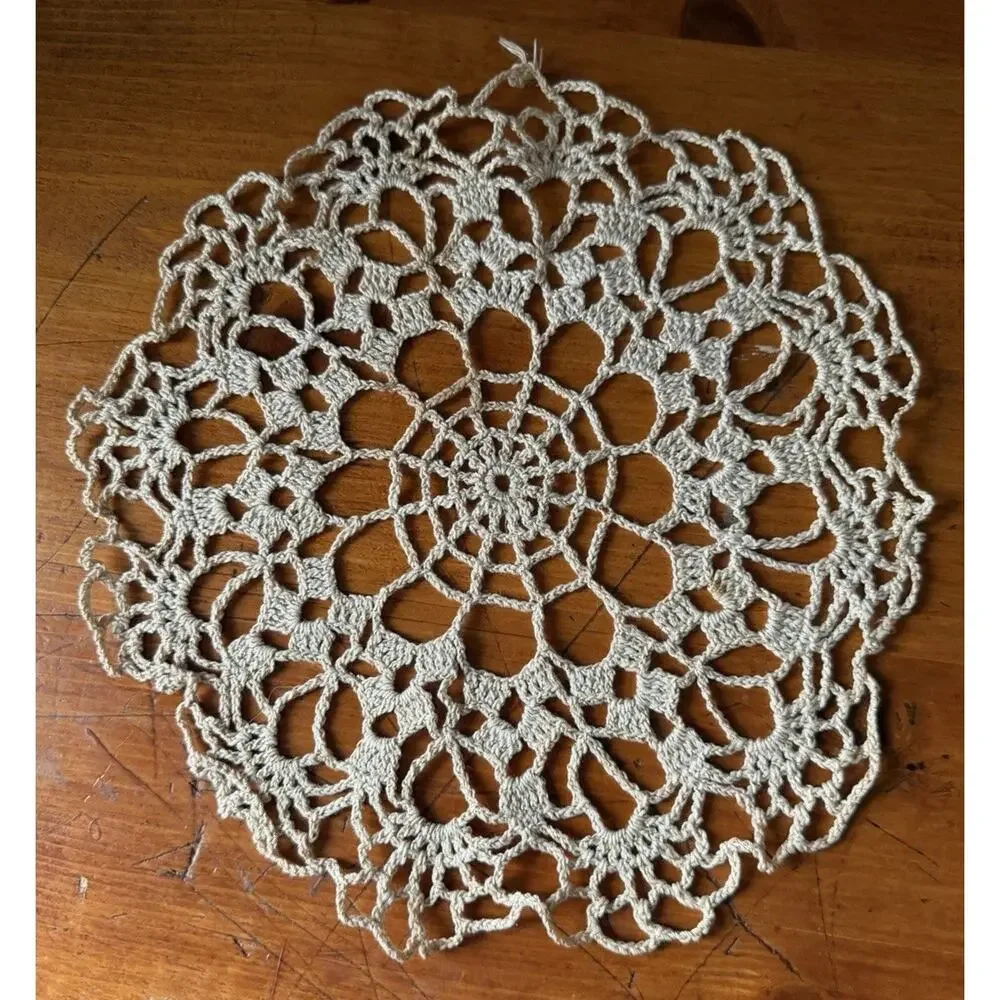 Vintage Lace Doily Set Metallic Thread Round & Rectangular Table Linens - Picture 9 of 14